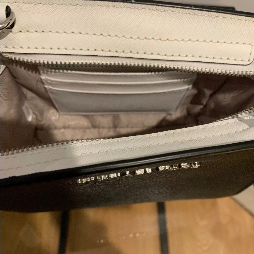 Michael Kors Selma Mini Leather Crossbody Bag NWOT - Picture 8 of 8